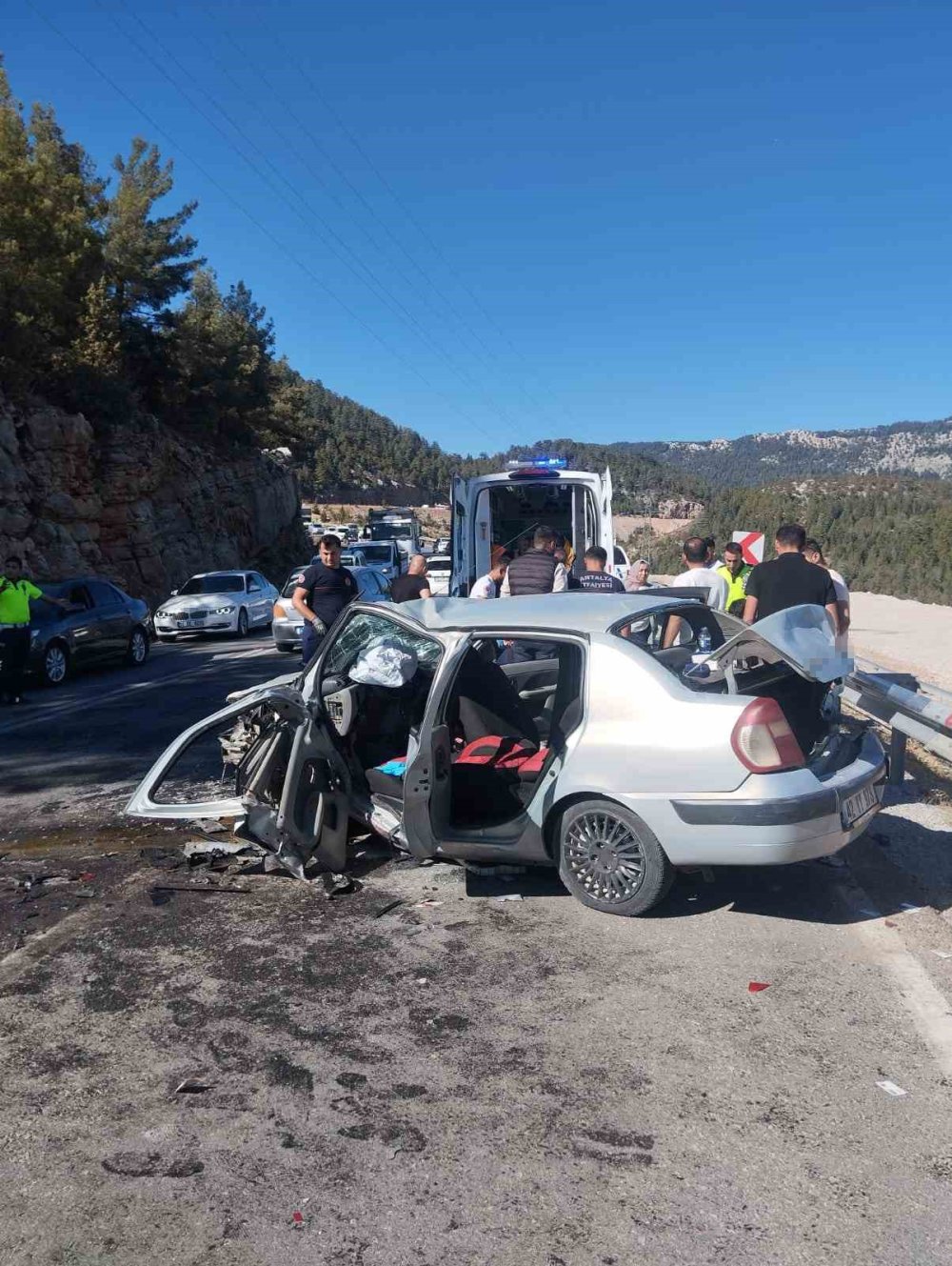 Konyalı aile Antalya'da kaza yaptı