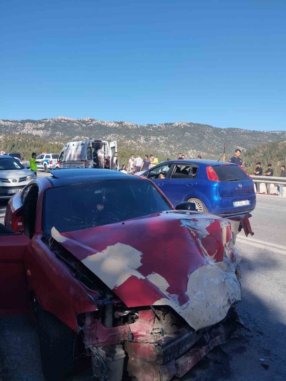 Konyalı aile Antalya'da kaza yaptı