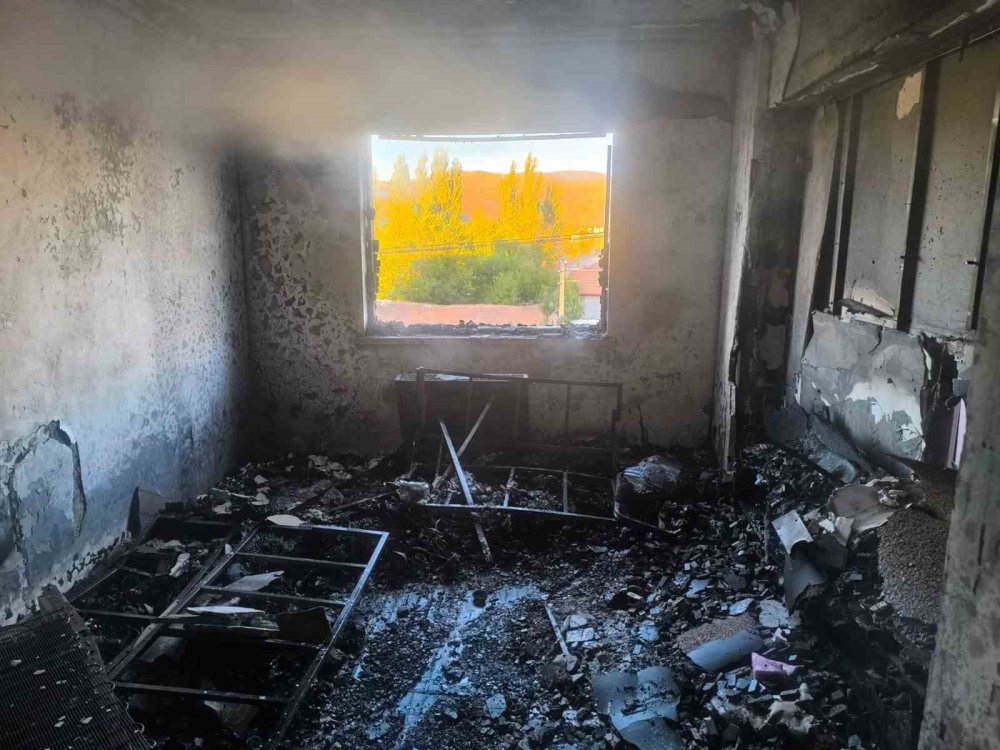 Yangında panikle balkondan atladı, hayatını kaybetti