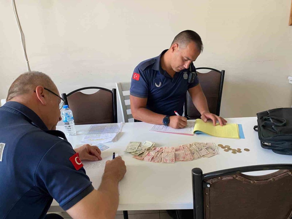 Yarım saate 270 lira topladı, zabıta bile şaşırdı