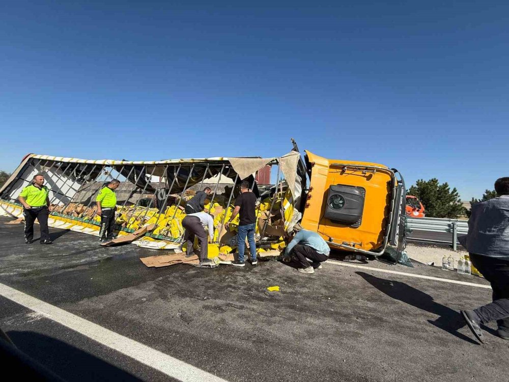 Afyon'da sıvı yağ yüklü tır devrildi