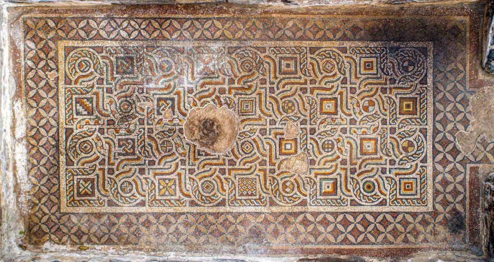 İncesu'da Tarih Gün Yüzüne Çıkıyor: 600 Metrekarelik Mozaik Alan Ortaya Çıktı