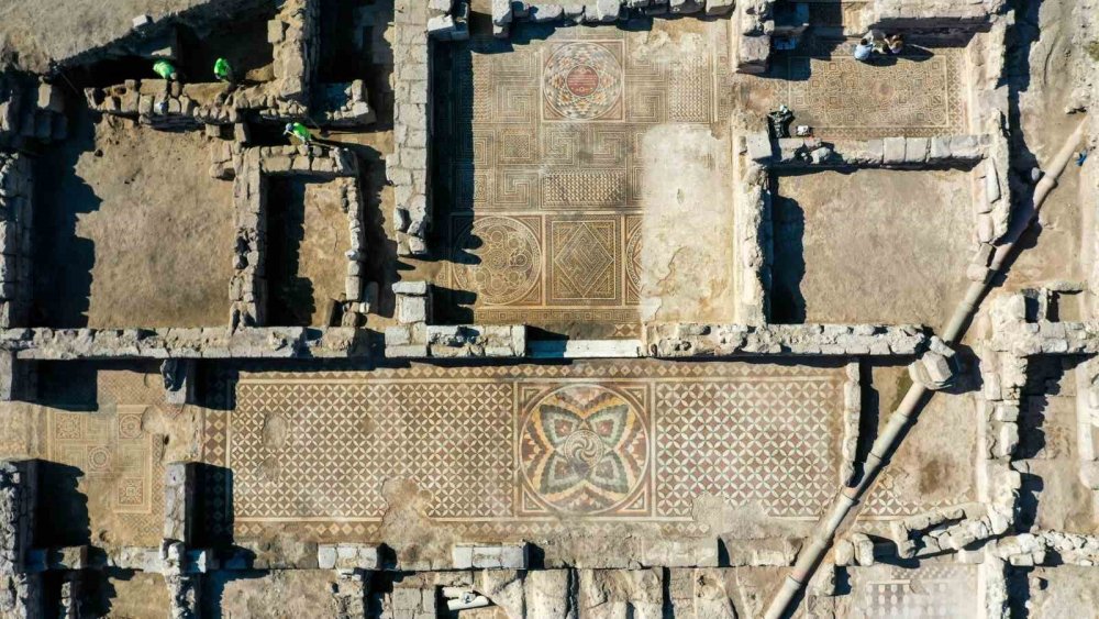 İncesu'da Tarih Gün Yüzüne Çıkıyor: 600 Metrekarelik Mozaik Alan Ortaya Çıktı