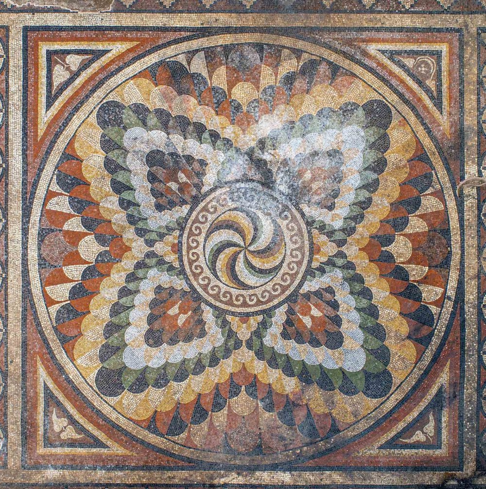 İncesu'da Tarih Gün Yüzüne Çıkıyor: 600 Metrekarelik Mozaik Alan Ortaya Çıktı