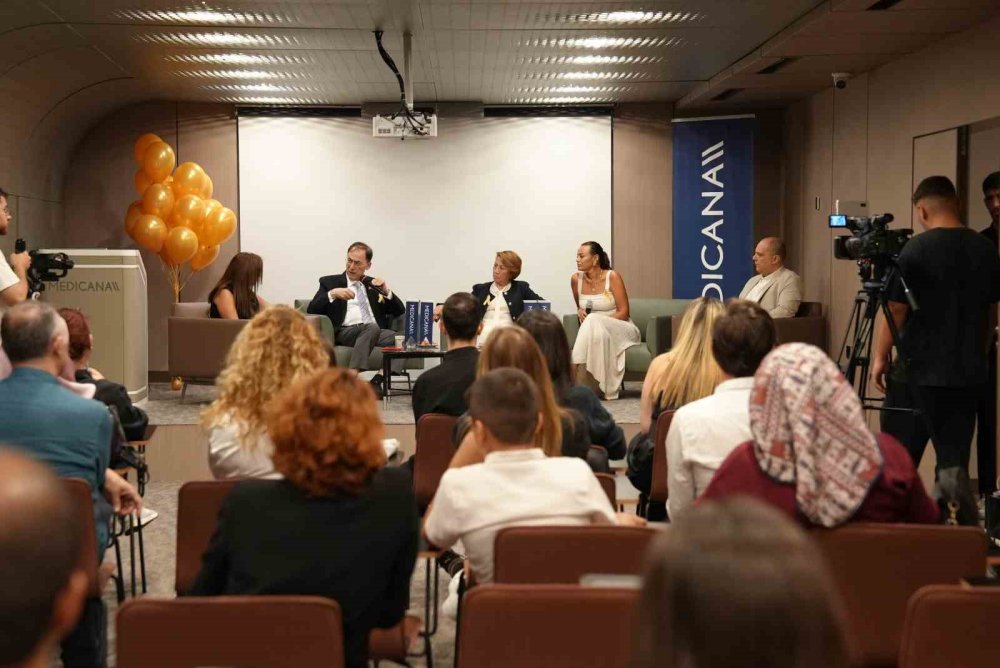 Kanseri dört kez yenen oyuncu Açelya Elmas, çocuklara umut ve moral verdi