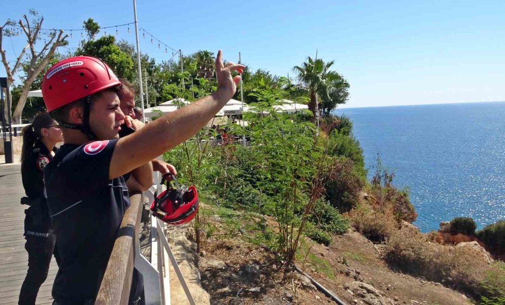 Polis ‘atlarsan karakola götürürüm’ deyince atlamaktan vazgeçti