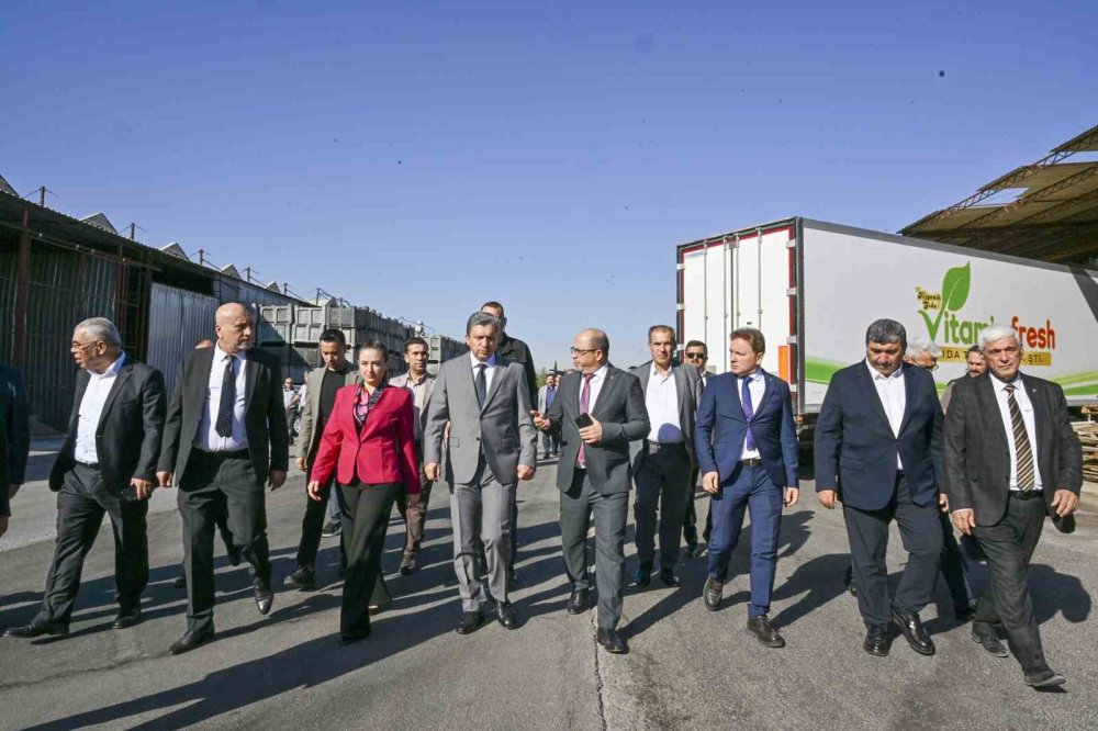 Antalya Toptancı Hali’nde 20 milyar TL'lik işlem hacmi