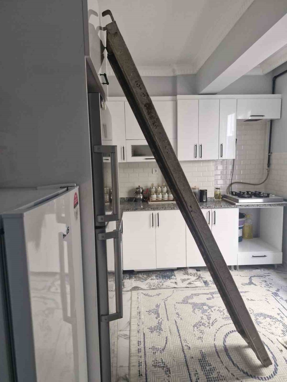 Hırsızın düzeneği ev sahibini şok etti