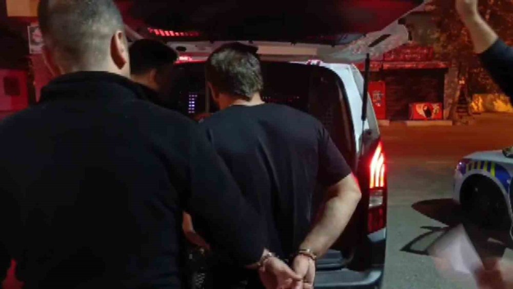 Kardeşinin kimliğini verip yırtmak istedi polisin gözünden kaçmadı