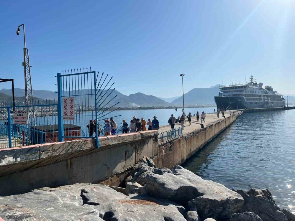 Liberya bandıralı 'SH Diana' Alanya’da