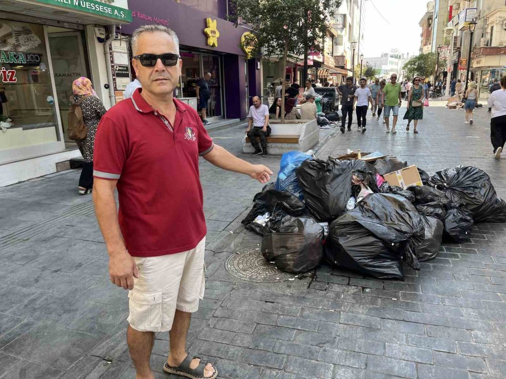 İzmirlilerin çöple imtihanı: Başkan Ünsal'a istifa çağrısı