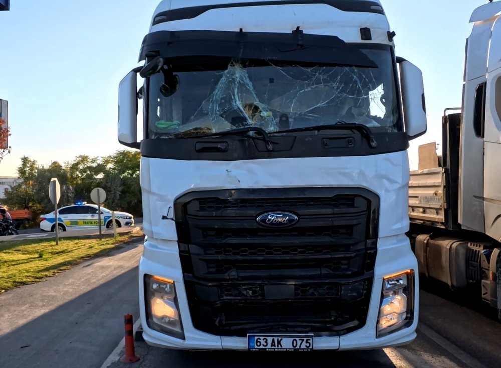 Konya’dan Dönen Turist Midibüsüne TIR Çarptı: 5 Çinli Turist Yaralandı