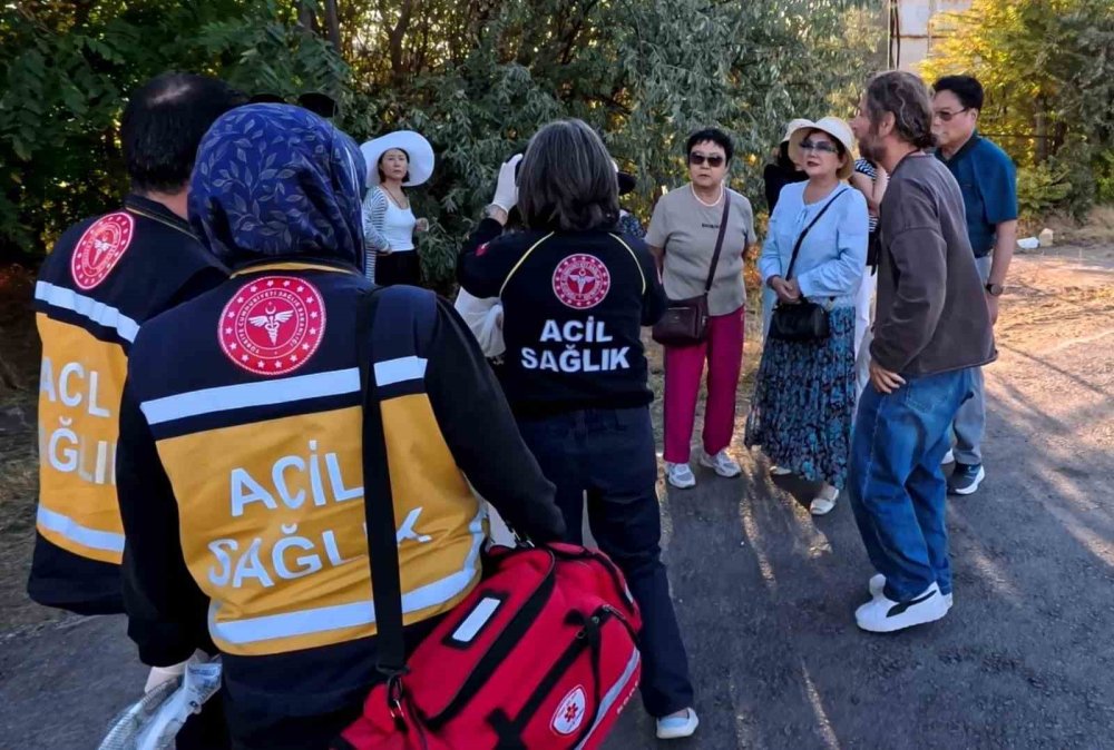 Konya’dan Dönen Turist Midibüsüne TIR Çarptı: 5 Çinli Turist Yaralandı