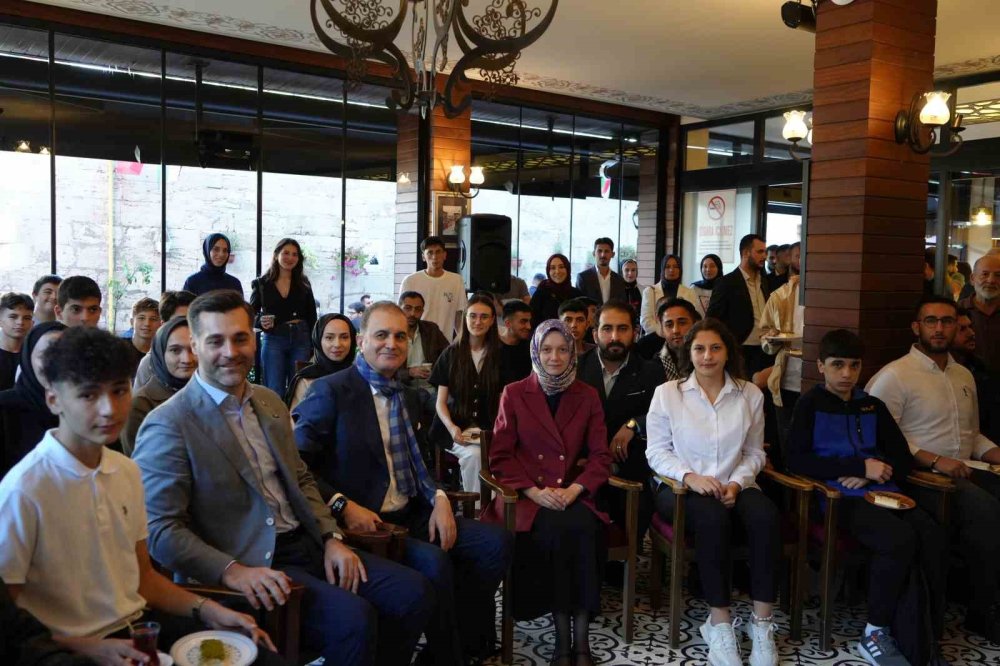 AK Parti Sözcüsü Çelik: Türkiye’nin gençleri, tarihe şahitlik ediyor