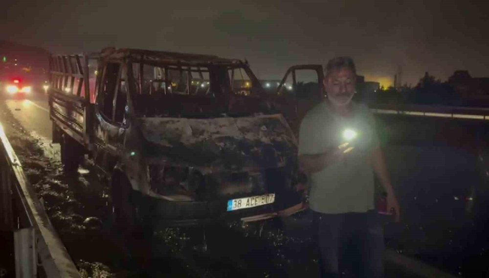 Aracı gözlerinin önünde yandı, yardım etmeyen sürücülere kızdı