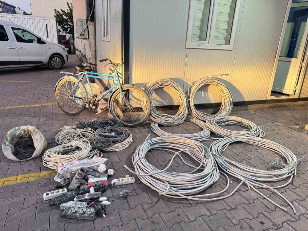 Çalıntı bisikletle kablo hırsızlığı yaptı, yakayı ele verdi