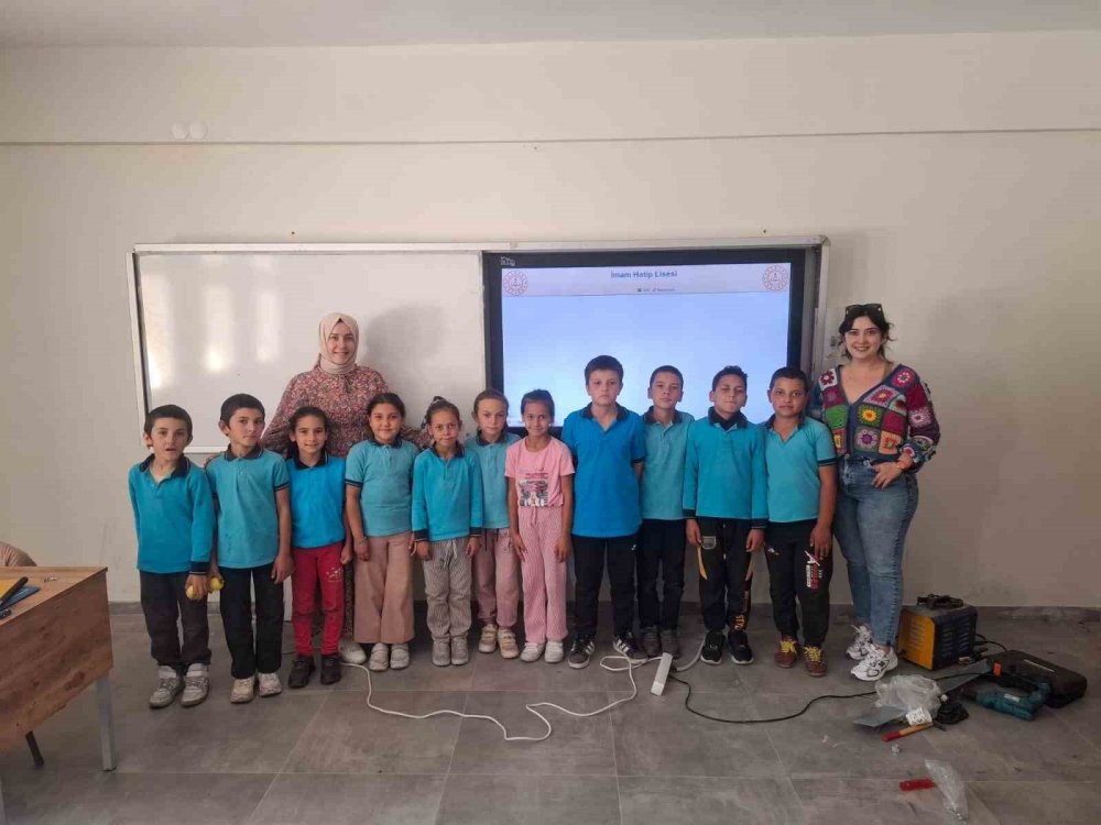 Eğitime Teknoloji Eli: Köy Okulunda Akıllı Tahta Sevinci