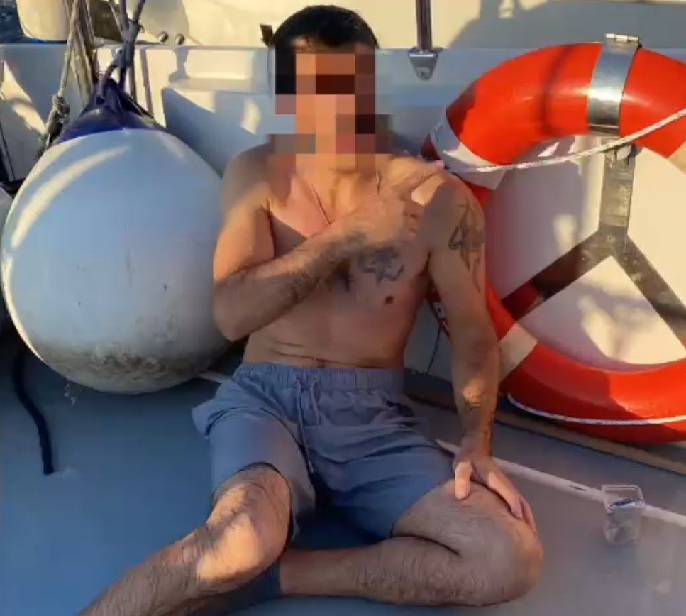 Polisten yüzerek kaçmaya çalıştı