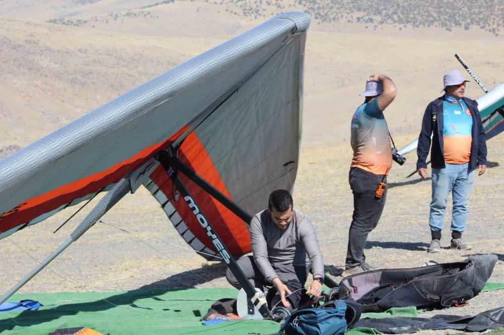 Rüzgarın Efendileri Göktepe’de Buluştu: Uluslararası Yelken Kanat Şampiyonası Devam Ediyor