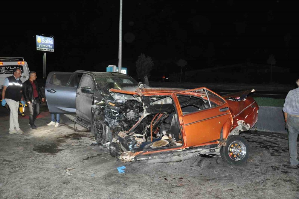 Feci kazada otomobil ikiye bölündü: 1’i çocuk 5 ölü, 6 yaralı