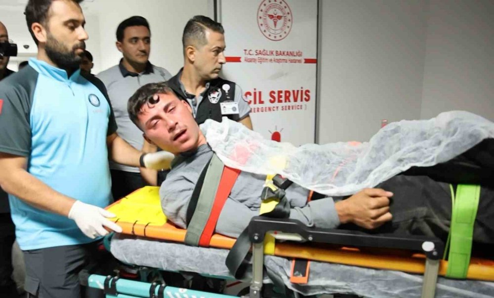 Gençlerin kavgasında sözler bitti bıçaklar konuştu