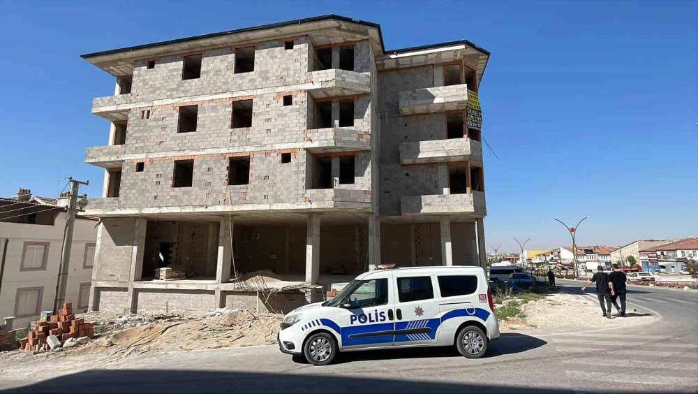 İnşaat alanında yatarken bulunan kadın kurtarılamadı