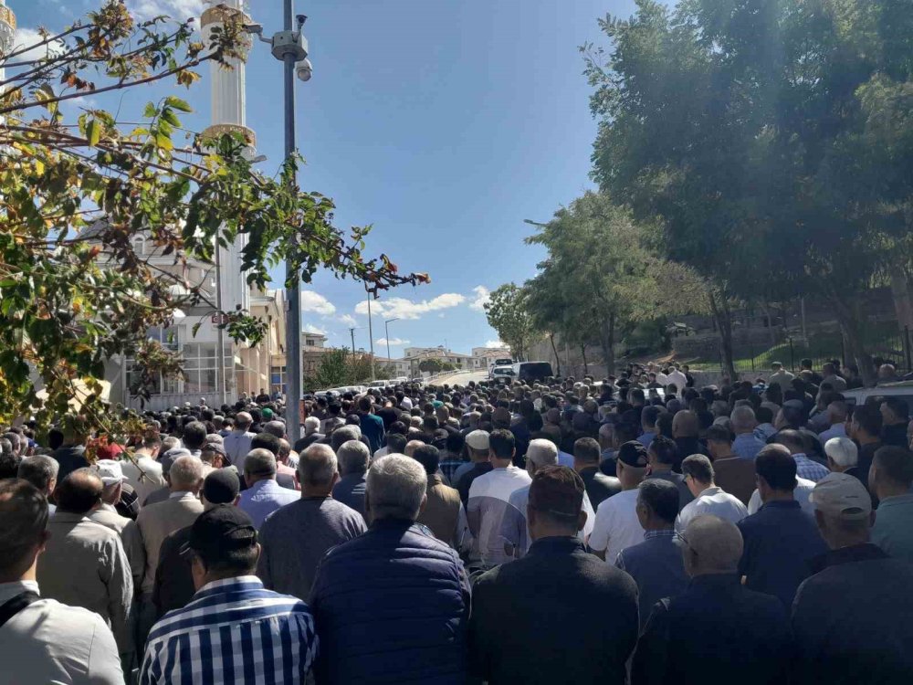 KKTC’de Balkondan Düşen Üniversiteli Genç Kıza Konya'da Veda