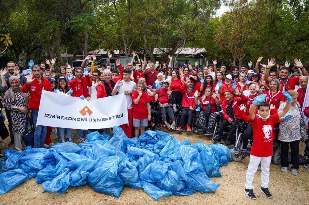 Sokaklarına çöpten girilmeyen İzmir'de, belediye temizlikte rekor kırmaya çalışıyor