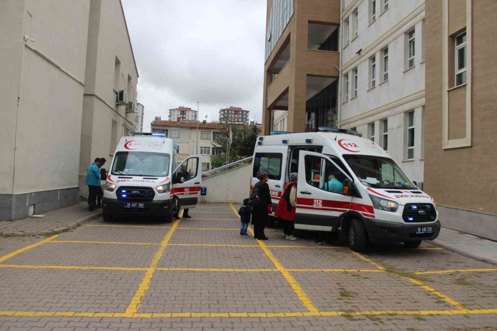 Yangın ziline basınca okulda izdiham çıktı