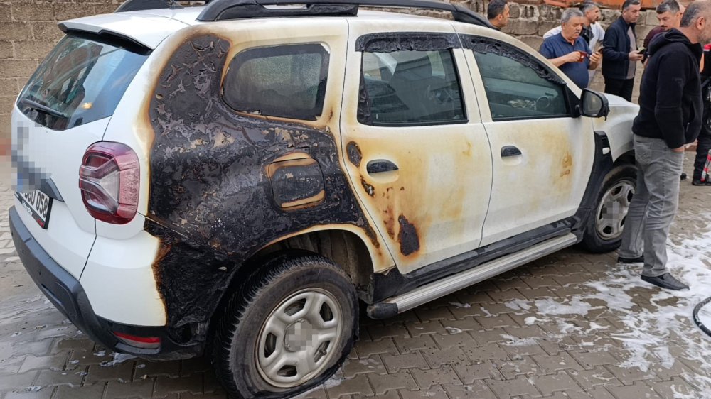 Bursa'da yanan araç iki aracı daha yaktı