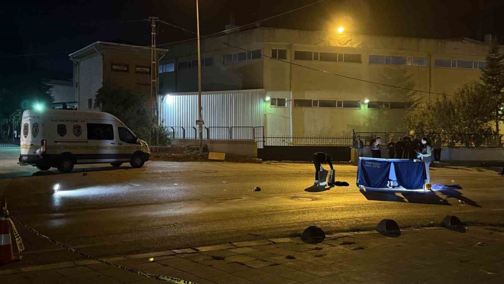 Polis yeleği giymiş şahsı vurup kaçtılar