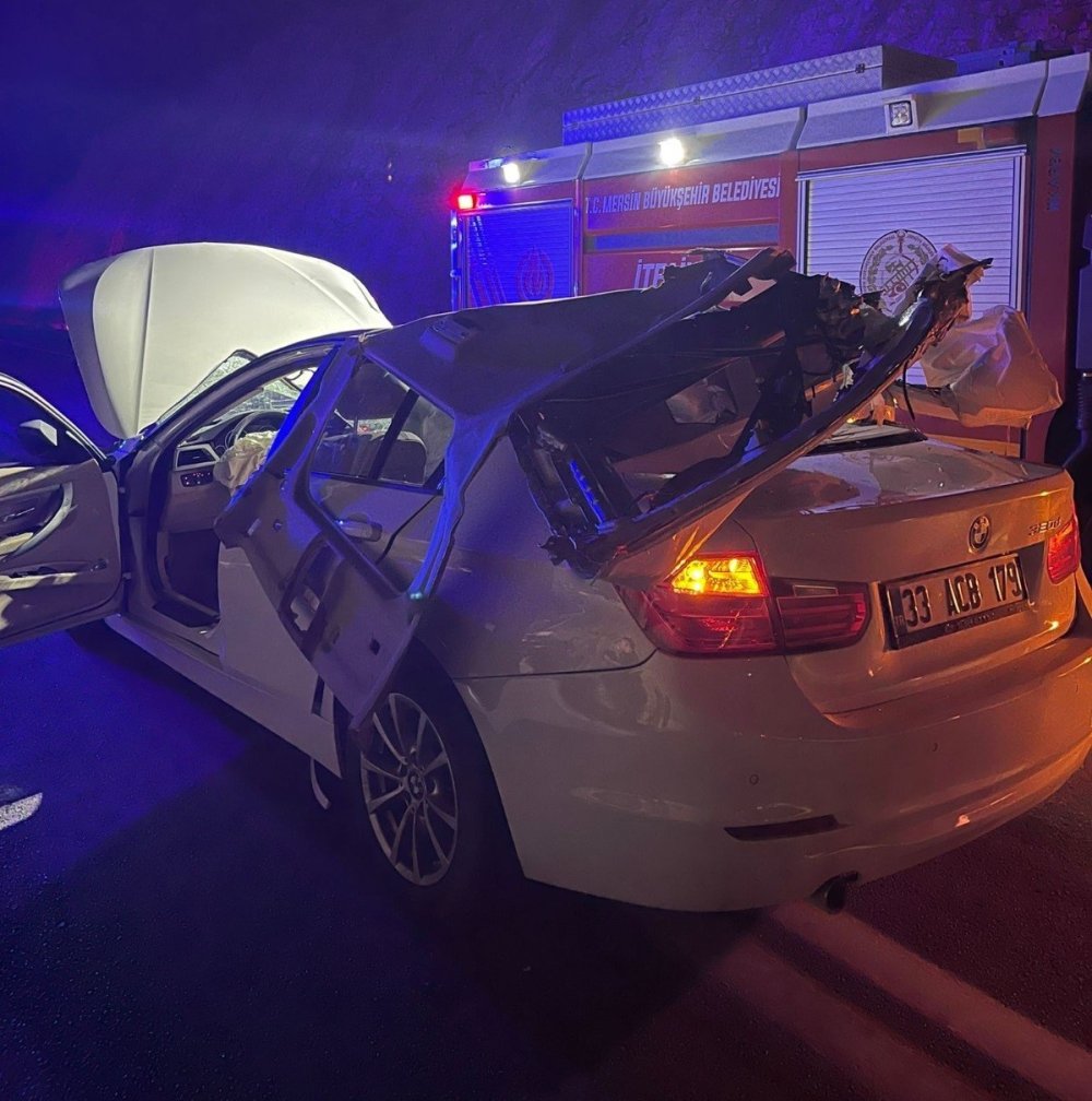 Yaşlı çifti tedbirsizlik mi ayırdı? Mersin'de arızalı kamyona çarpan araç hayattan kopardı