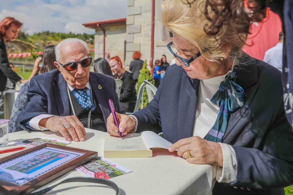 'Keşke Burada Olsaydın' Etkinliğiyle Kartpostal Geleneği Canlandı