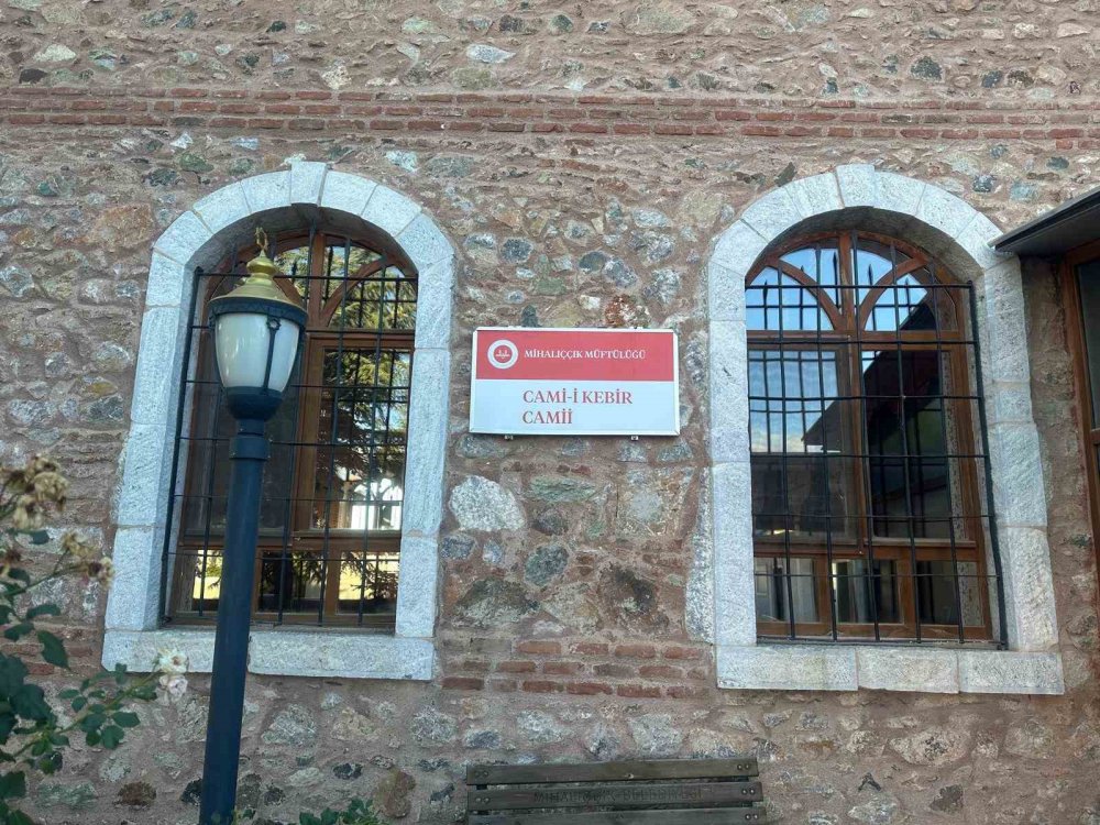 139 Yıllık Camii’de Skandal Görüntü: Kombi Kıble Duvarına Yerleştirildi