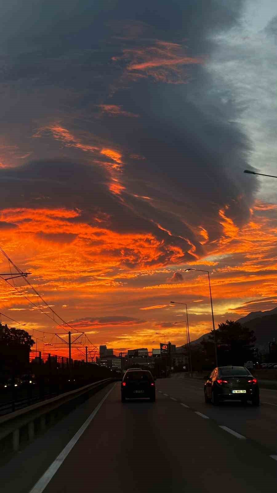 Bursa Semalarında Kartpostallık Mercek Bulutu!