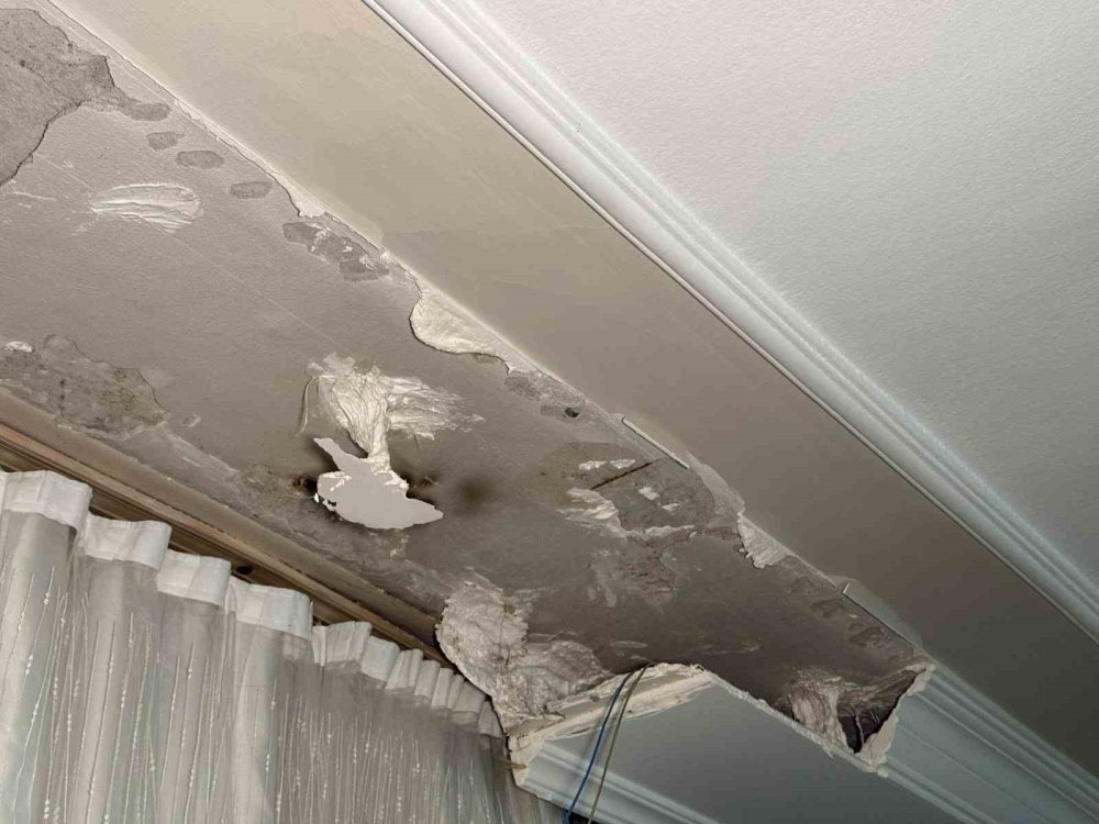 Tekirdağ açıklarındaki 5.0 büyüklüğündeki depremde İstanbul’da bir evin tavanı çöktü