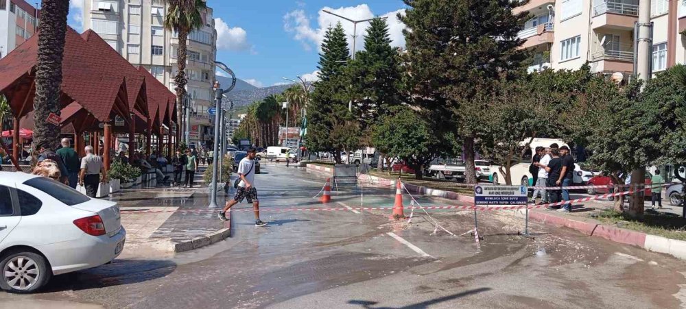 Kumluca’da İçme Suyu Borusu 6 Günde 1 Patlıyor