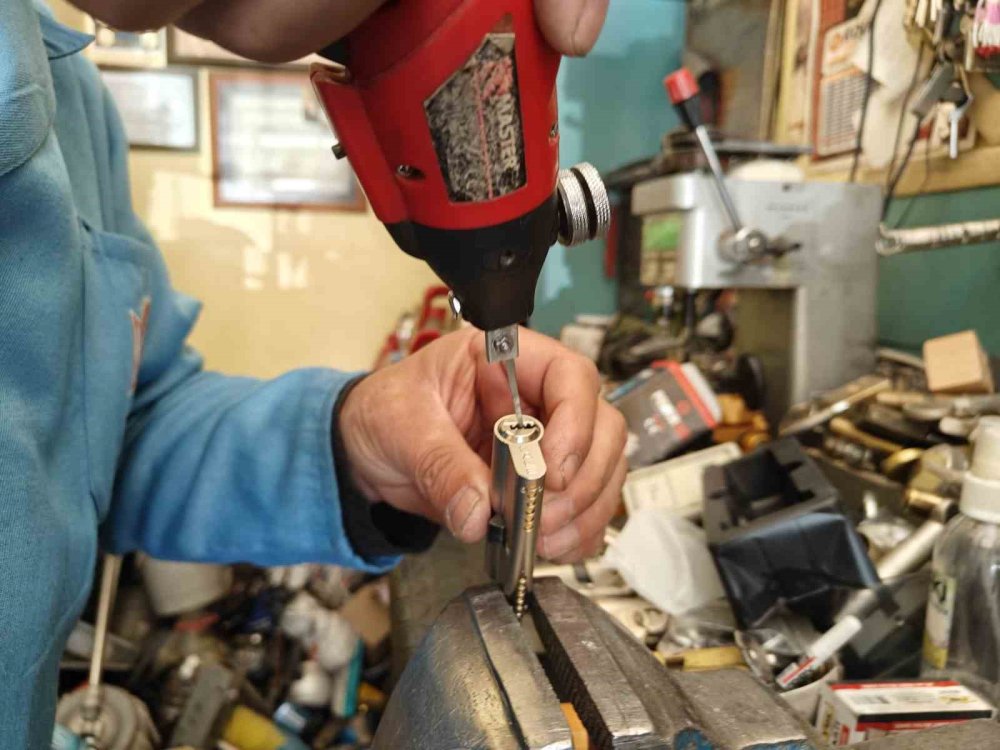 Teknolojinin gölgeleyemediği meslek: Çilingirlik