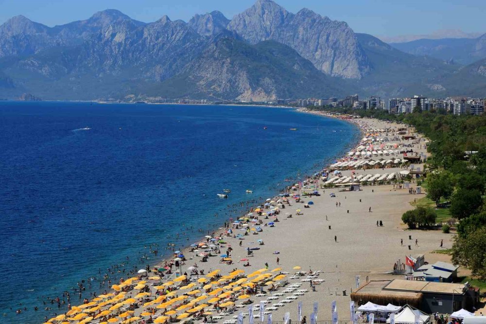 Antalya’ya 9 Ayda 14 Milyon Turist Geldi: Eylül’de Tüm Zamanların Rekoru Kırıldı