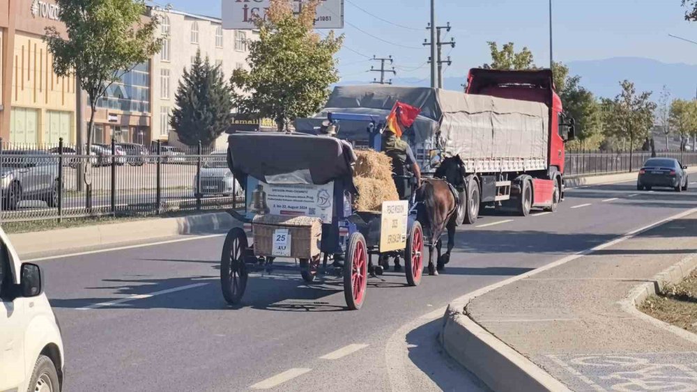 Berlin'den Kudüs'e Barış Yolculuğu: Alman Çiftçiler At Arabasıyla İnegöl'den Geçti