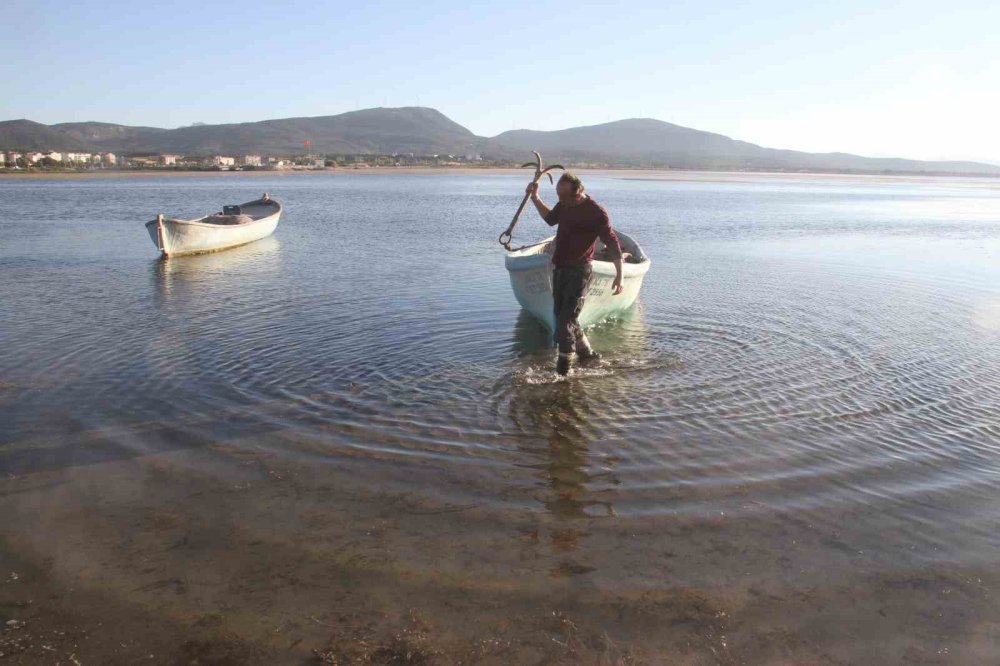 Dün olta attıkları yerde bugün yürüyüş yapıyorlar
