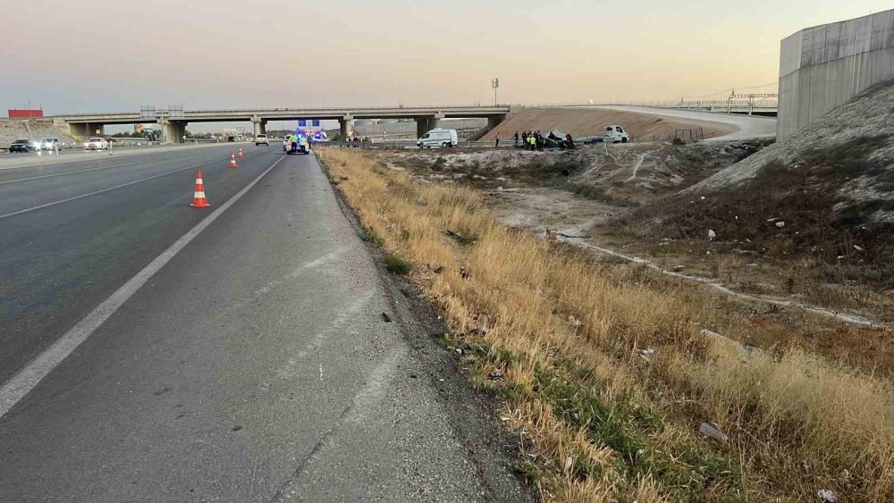 Konya'da feci kaza: Otomobil yol kenarına uçtu, 1 ölü 1 yaralı