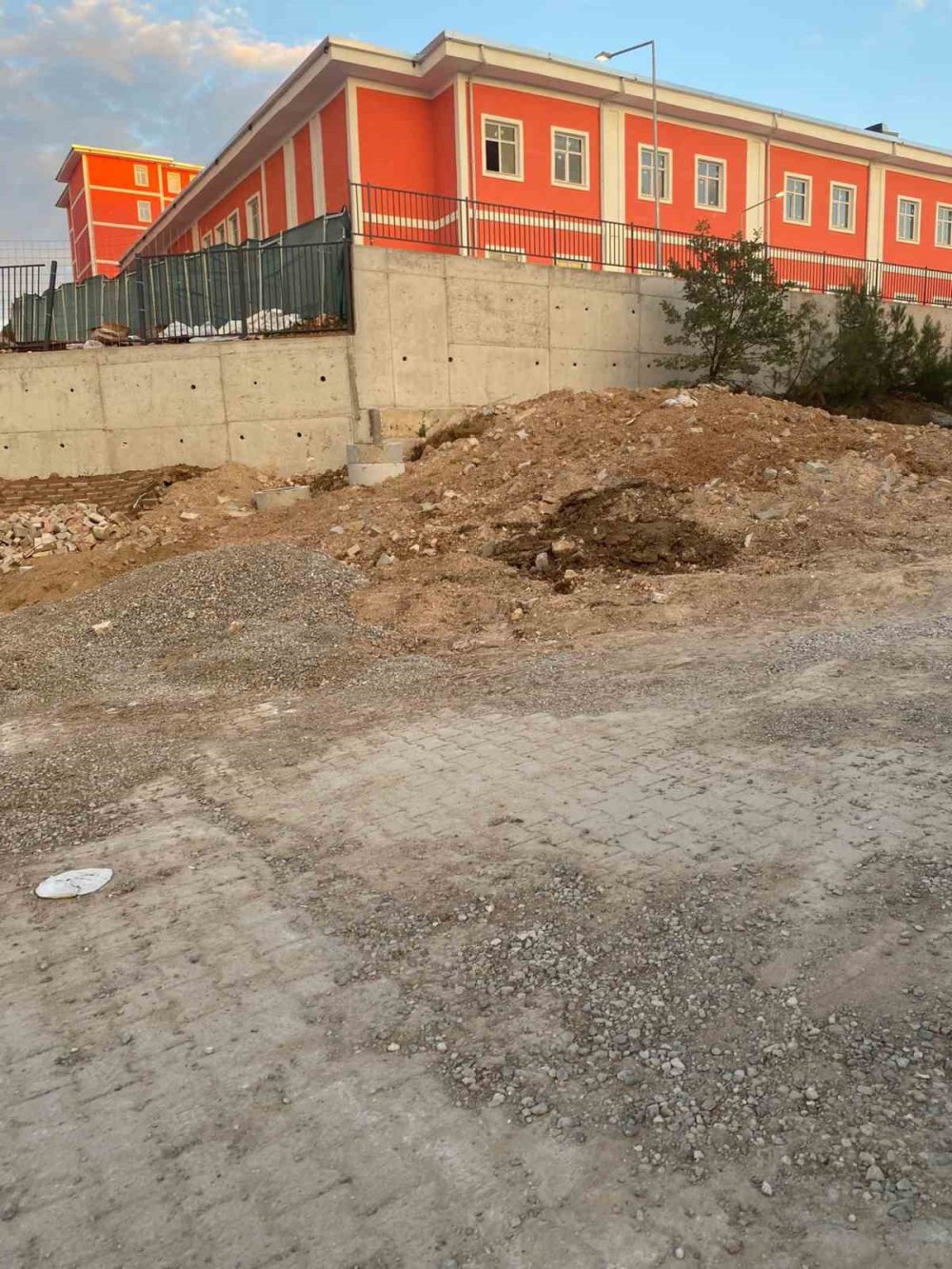 368 Milyonluk KYK Yurdunda Şok Manzara: Öğrenciler Çamur İçinde Kaldı