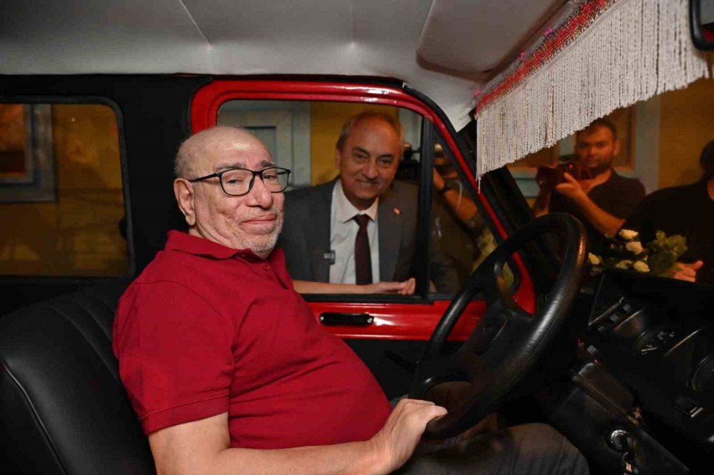 Çiçek Abbas, yıllar sonra minibüsüyle buluştu