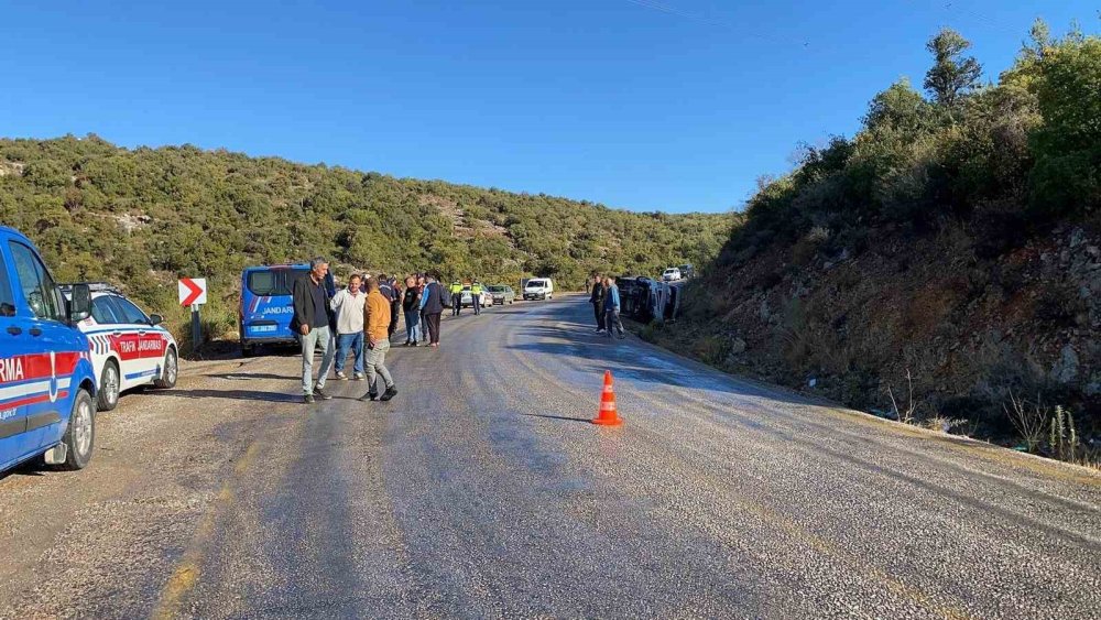 Mersin’de yine minibüs kazası: 1’i ağır 6 yaralı