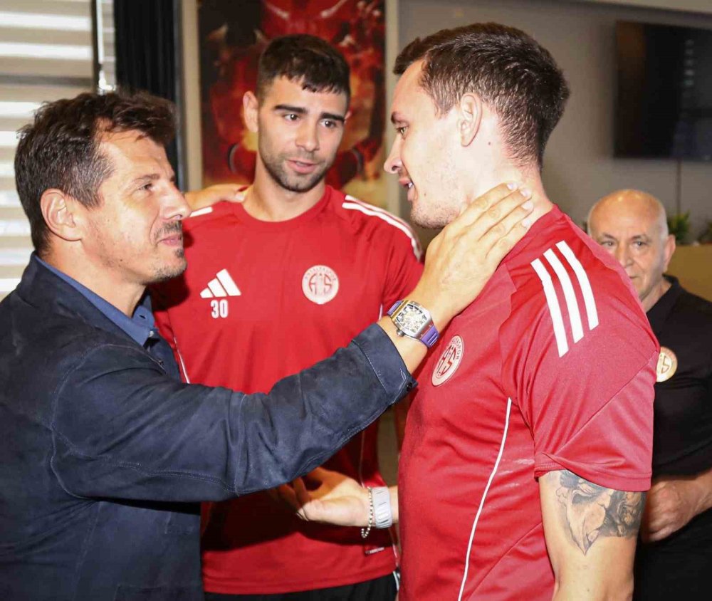 Antalyaspor, Emre Belözoğlu ile yollarını ayırdı