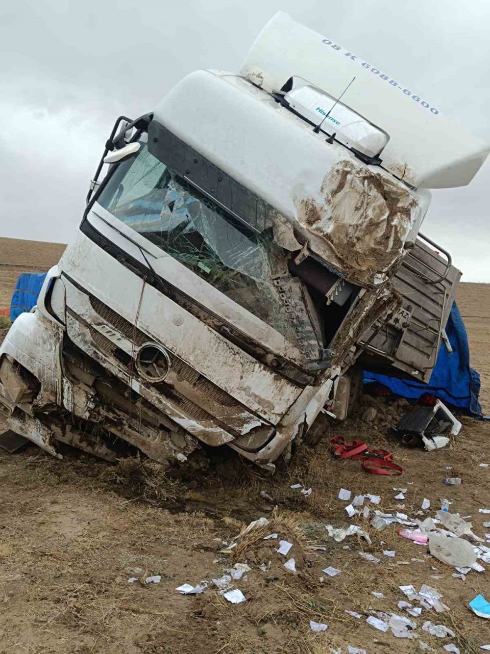 Konya-Ankara Karayolu’nda Tır Şarampole Yuvarlandı, Sürücünün Burnu Bile Kanamadı