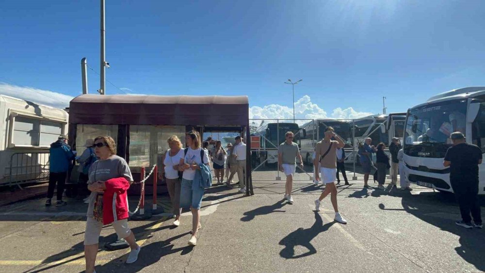 Lüks kruvaziyer 'Seven Seas Voyager' Alanya'yı sevdi