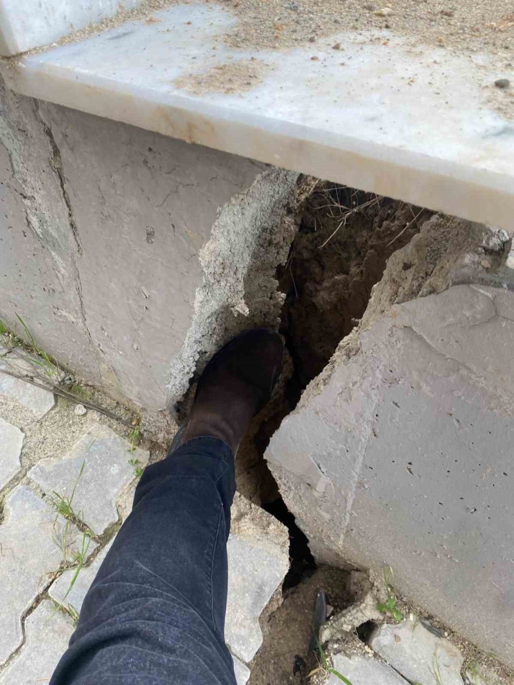 Mahkeme 'Dur' Dedi, Müteahhit Dinlemedi: Mudanya'da Ruhsatsız İnşaat Krizi