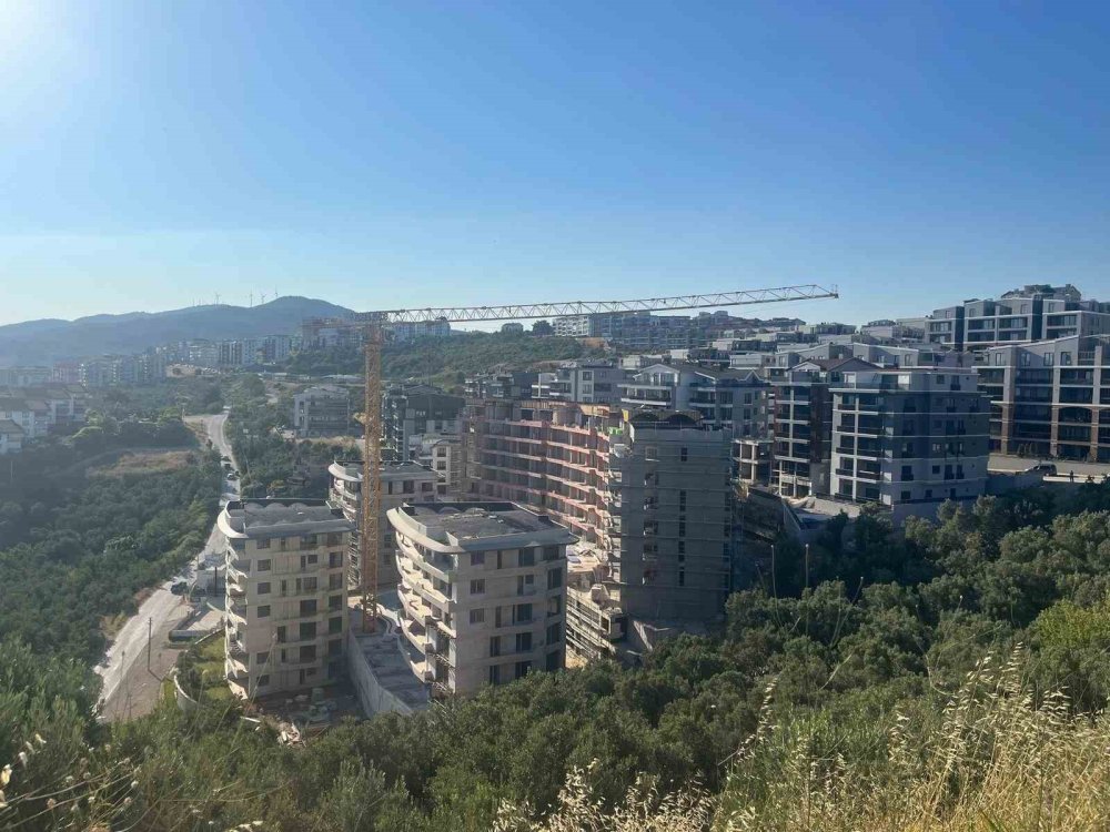 Mahkeme 'Dur' Dedi, Müteahhit Dinlemedi: Mudanya'da Ruhsatsız İnşaat Krizi